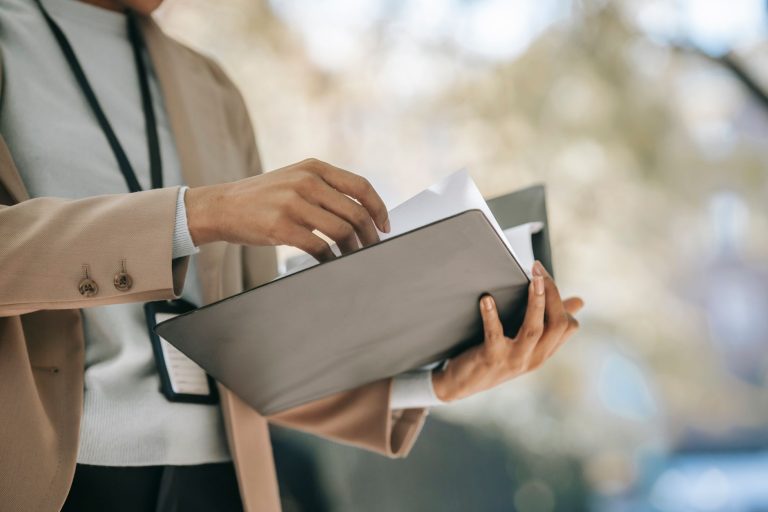 Documentos para começar a trabalhar: checklist completo para sua contratação