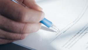 Empresa pode exigir certidão negativa? Entenda os limites legais
